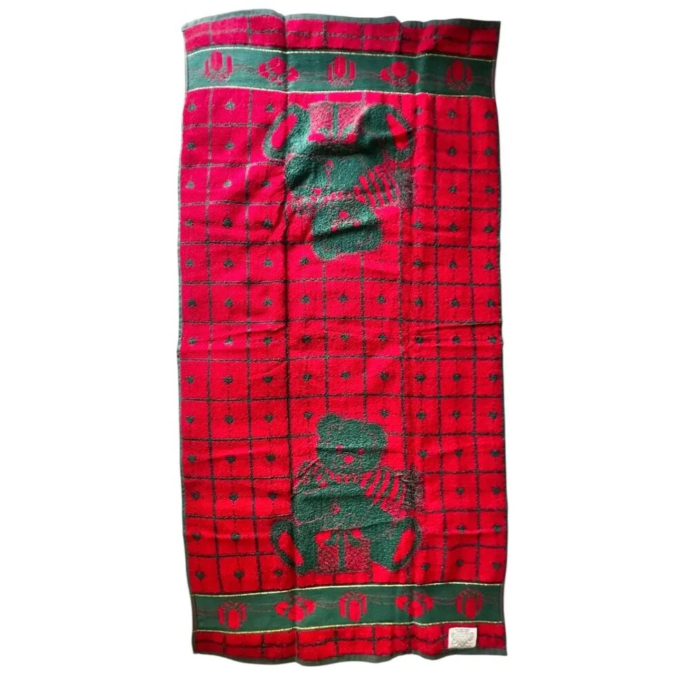 Vintage Christmas Bear Towel Set Of 3 With Gift Motif In Green & Red